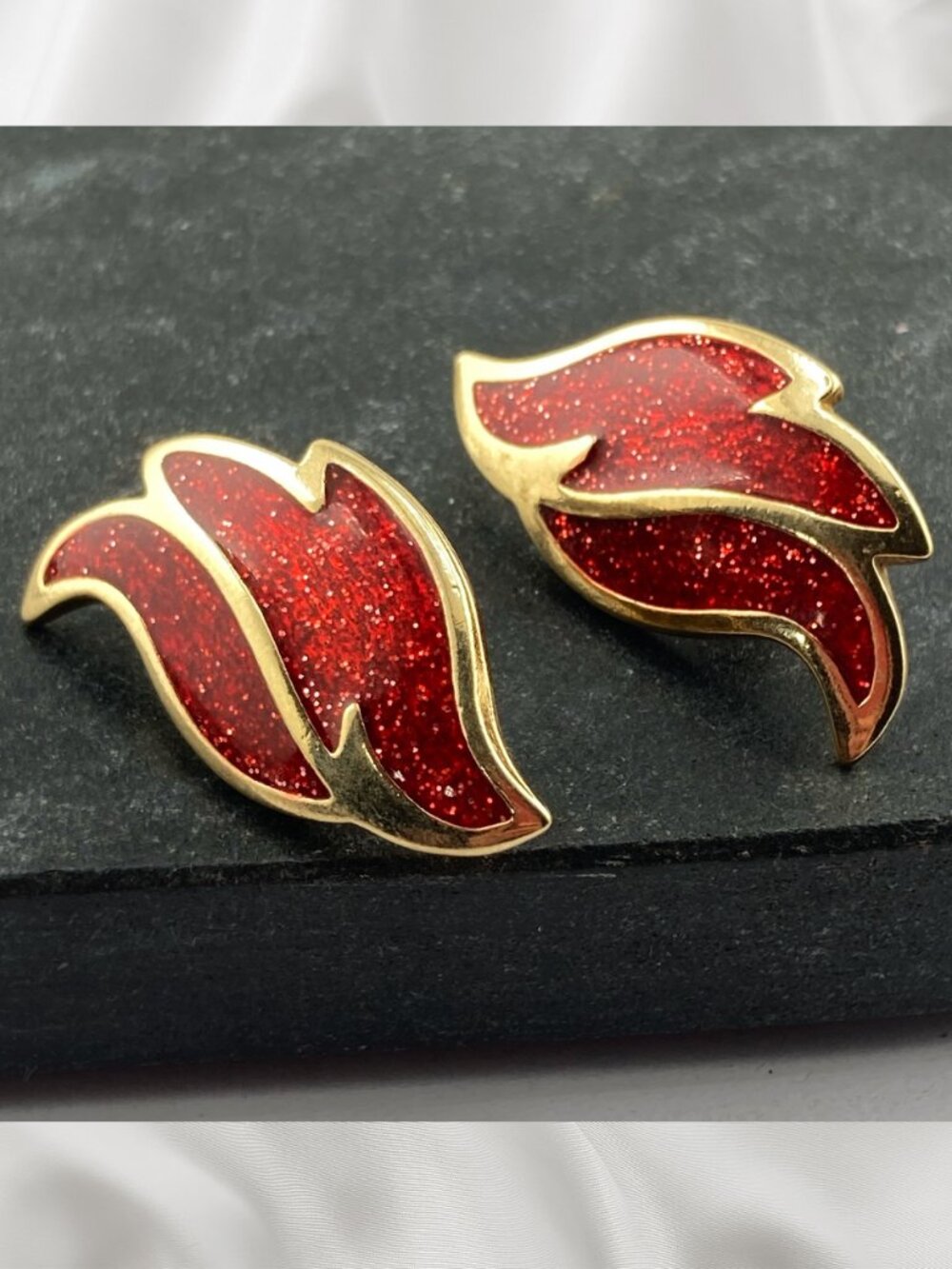VINTAGE Sparkly red enamel and gold tone metal flame shaped pierced ear earrings